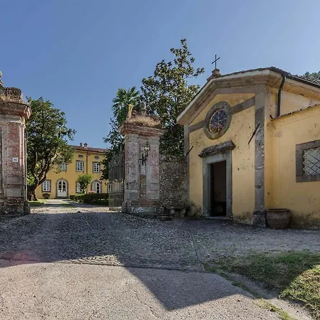 Elegant Hillside With Panoramic Views Villa