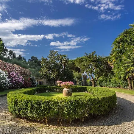 Elegant Hillside With Panoramic Views