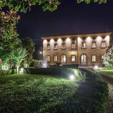 Elegant Hillside With Panoramic Views *
